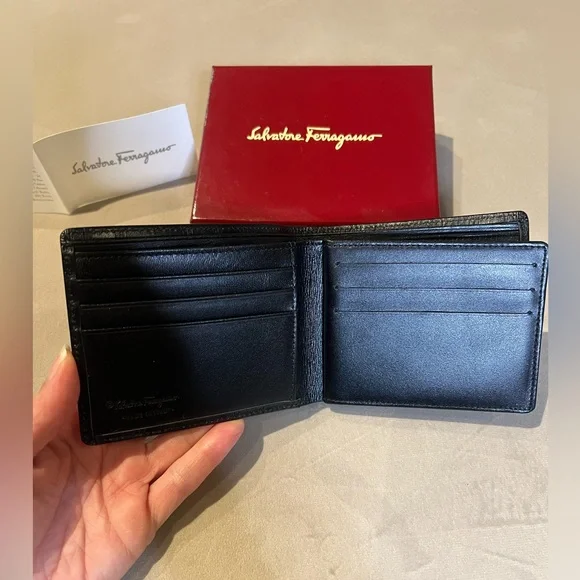AUTHENTIC Salvatore Ferragamo men’s wallet.
